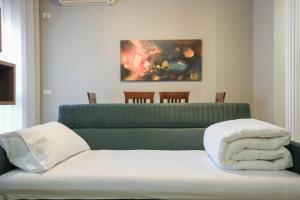 Staycation, City Center Apartment with balcony