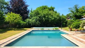 Maisons de vacances Maison familiale spacieuse avec grande piscine : Maison 5 Chambres