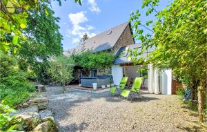 Maisons de vacances Stunning Home In Bazouges-la-prouse With Wifi And 3 Bedrooms : photos des chambres