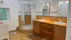 Villas Maison de maitre. Calme, WIFI, Cour fermee. : photos des chambres