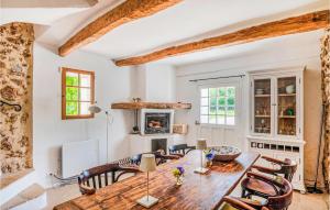 Maisons de vacances Nice Home In Carcs With Outdoor Swimming Pool, Wifi And 6 Bedrooms : photos des chambres