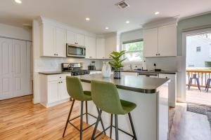 Gorgeous Keansburg Home with Pool Walk to Beach!