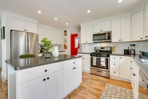 Gorgeous Keansburg Home with Pool Walk to Beach!