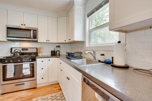 Gorgeous Keansburg Home with Pool Walk to Beach!