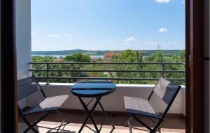 5 Bedroom Lovely Home In Posedarje 