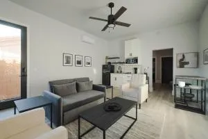 Modern Casita,Spa,Pool 10 Min to AZ Athletic Center - 休闲世界