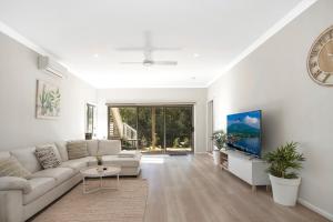 Serenity at Umina Beach Renovated Coastal Retreat
