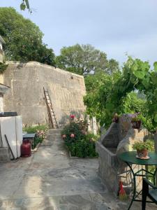 Η θεα traditional house