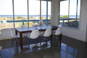 Coastal Retreat - Beachfront