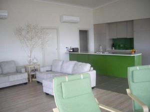 Coastal Retreat - Beachfront