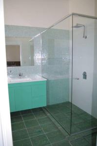 Coastal Retreat - Beachfront