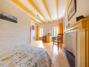 Maisons de vacances Stone-house cottage in Saussey with garden : photos des chambres