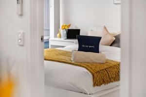 Rose - The Fringe Escape