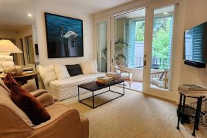 Luxury 2 Bedroom Apartment With Elegant Interiors