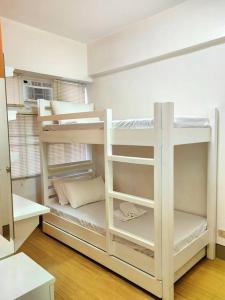 Modern Spacious 2BR Condo with Wifi at Aurora Gardens San Juan City near Rob Magnolia