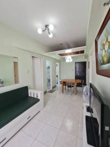 MODERN & SPACIOUS 2BR CONDO with Netflix & Pool Acess in San Juan Manila
