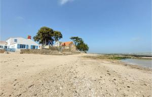 Maisons de vacances Nice Home In Noirmoutier With Wifi And 1 Bedrooms : photos des chambres