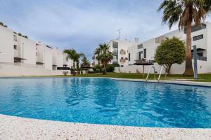 Apartamento Moderno tranquilo con piscina y jardin