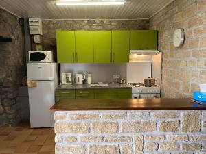 Maisons de vacances Maison en pierre pres du port et des plages - 2 chambres - Jusqu'a 4 personnes - FR-1-397-6 : photos des chambres