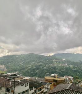 Cama Queen, Vista a las Montañas