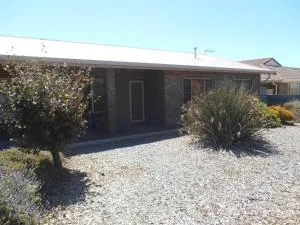 Nevah Barc - Ardrossan - Pine Point