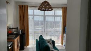 Cosy Studio with Workspace