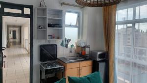 Cosy Studio with Workspace