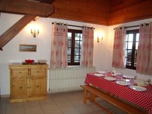 Chalet spacieux pour 10 pers. avec garage, proche pistes - FR-1-733-7