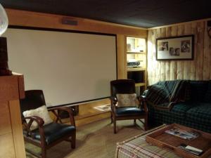 Chalets Chalet bois 9 pers, Grand confort, pres pistes et commerces, Wi-Fi, Equipe, Parking, Non fumeur - FR-1-733-18 : photos des chambres