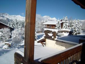 Chalets Chalet bois 9 pers, Grand confort, pres pistes et commerces, Wi-Fi, Equipe, Parking, Non fumeur - FR-1-733-18 : photos des chambres