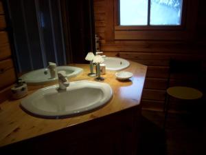 Chalets Chalet bois 9 pers, Grand confort, pres pistes et commerces, Wi-Fi, Equipe, Parking, Non fumeur - FR-1-733-18 : photos des chambres