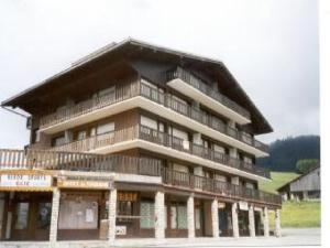 Appartement spacieux pour 6, proche commerces et pistes, balcon, parking, casier à ski - FR-1-733-23