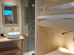 Appartement 6 pers, 3 ch, centre village, avec WIFI et poêle à granules - FR-1-733-85