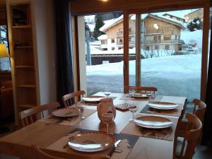 Appartements Appartement 6 pers, 3 ch, centre village, avec WIFI et poele a granules - FR-1-733-85 : photos des chambres