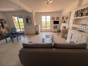 Maisons de vacances Mas 3 chambres avec piscine, clim, Wi-Fi et tennis - FR-1-726-29 : photos des chambres