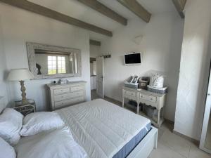 Mas 3 chambres avec piscine, clim, Wi-Fi et tennis - FR-1-726-29