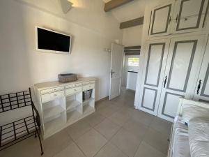 Mas 3 chambres avec piscine, clim, Wi-Fi et tennis - FR-1-726-29
