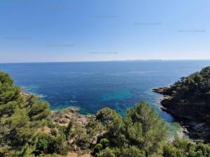 Appartement rénové 2 chambres avec clim, wifi, et parking à Cavalaire-sur-Mer - FR-1-100-308