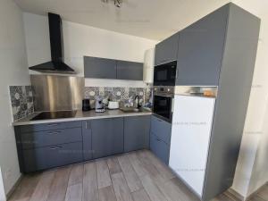 Appartement rénové 2 chambres avec clim, wifi, et parking à Cavalaire-sur-Mer - FR-1-100-308