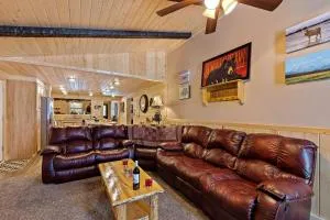 Huckleberry Hollow by KABINO Hot Tub FirePit PS2 Satellite Grill WiFi Golf Course - آيلاند بارك