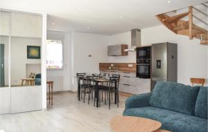 Maisons de vacances Pet Friendly Home In Canihuel With Heated Swimming Pool : photos des chambres