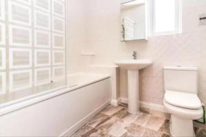 3-bedroom house - car parking - air conditioning