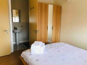 3-bedroom house - car parking - air conditioning