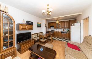 3 Bedroom Amazing Apartment In Trogir 