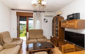 3 Bedroom Amazing Apartment In Trogir 