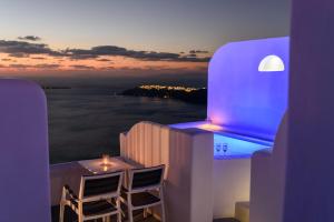 Abyssanto Suite with Private Outdoor Hot Tub (Caldera Sea & Sunset View) room in Abyssanto Suites and Spa
