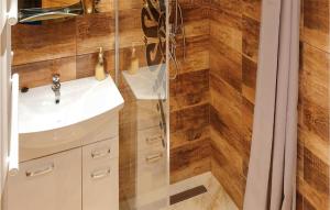 Beautiful Home In Ostrowsko With Wifi