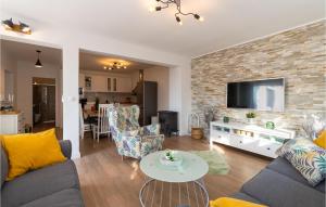 Lovely Home In Pridraga 