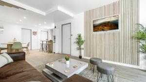 Maisons d'hotes LA COLOC CHOCO - Belle Colocation en hypercentre / 5 chambres privees / Salle de bains privative / Proche Gare et Tram / Wifi et Netflix : photos des chambres