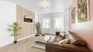 Maisons d'hotes LA COLOC CHOCO - Belle Colocation en hypercentre / 5 chambres privees / Salle de bains privative / Proche Gare et Tram / Wifi et Netflix : photos des chambres